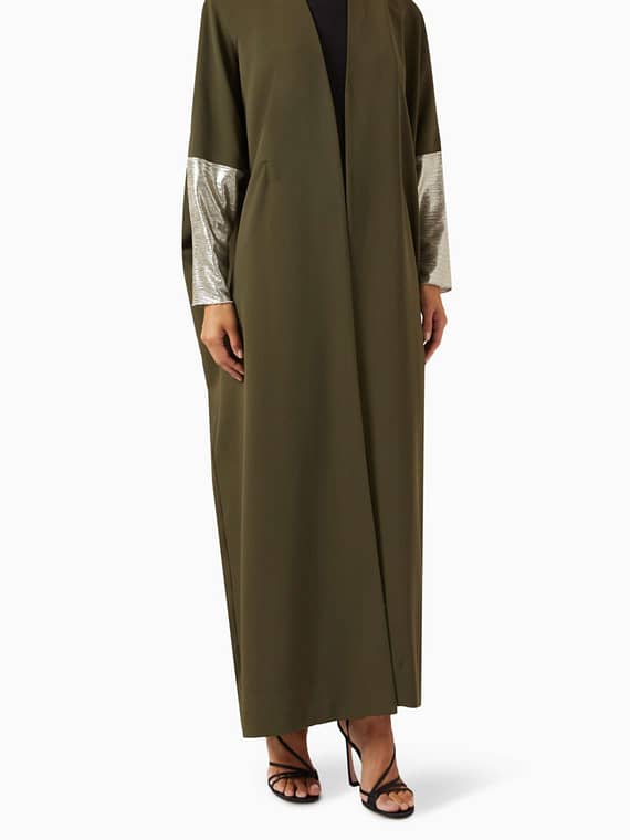 Metallic Sleeve Abaya in Crepe-