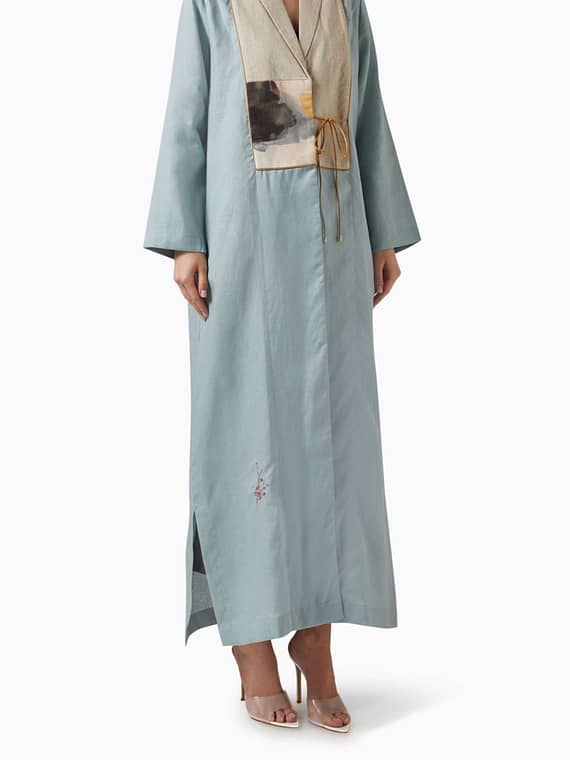 Printed-patch Abaya in Linen-