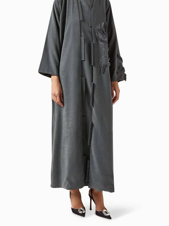 Terry Floral-embroidered Abaya in Crepe-