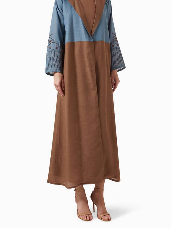 Thread-embroidered Abaya in Linen-