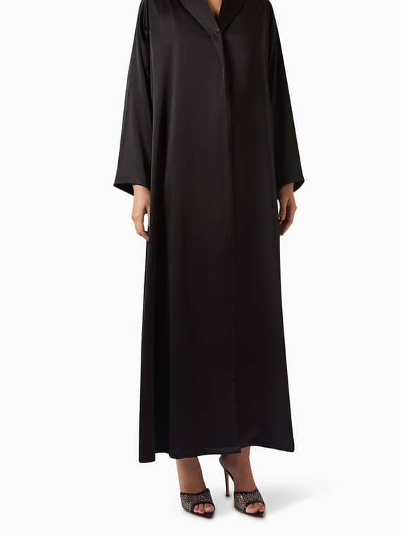 Zainah-cut Abaya in Dot Line Silk-